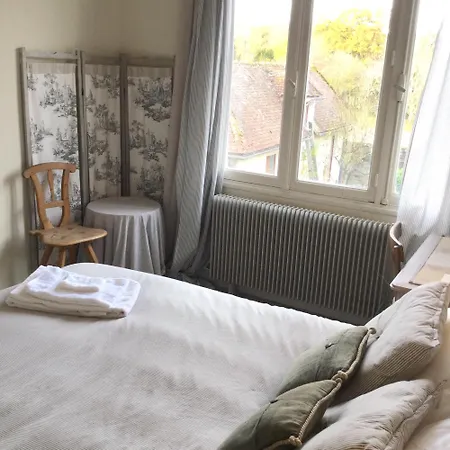 Le Logis Alexandra לינה וארוחת בוקר 4*