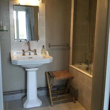 לינה וארוחת בוקר Le Logis Alexandra 4*