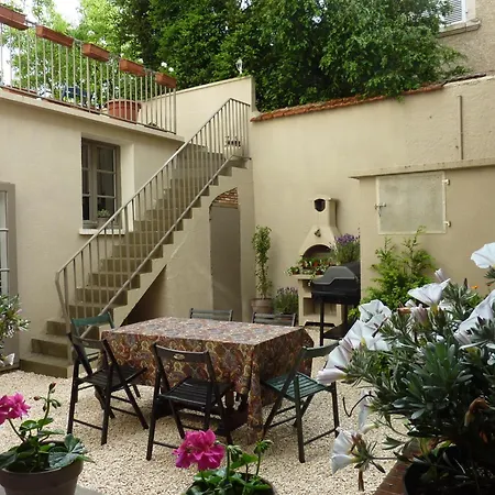 Le Logis Alexandra Bed & Breakfast