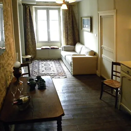 Le Logis Alexandra לינה וארוחת בוקר La Trimouille