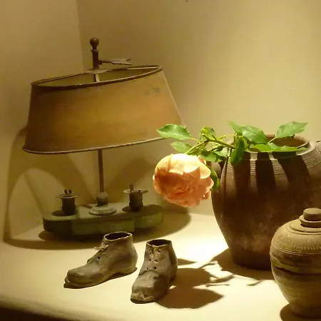 Le Logis Alexandra לינה וארוחת בוקר 4*