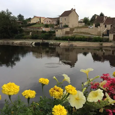 Le Logis Alexandra לינה וארוחת בוקר La Trimouille