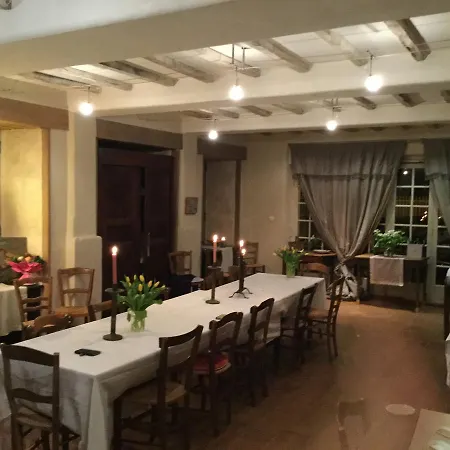 Le Logis Alexandra לינה וארוחת בוקר 4*