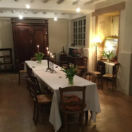 Le Logis Alexandra לינה וארוחת בוקר 4*