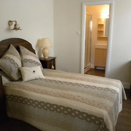 לינה וארוחת בוקר Le Logis Alexandra 4*