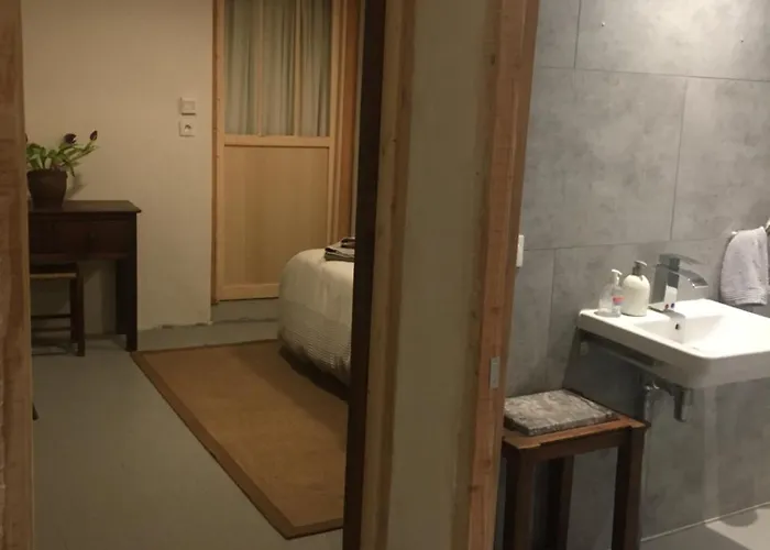 Le Logis Alexandra Bed & Breakfast 4*