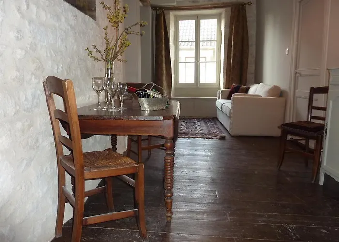 Le Logis Alexandra Bed & Breakfast 4*