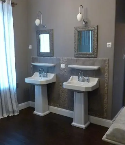 Le Logis Alexandra Bed & Breakfast