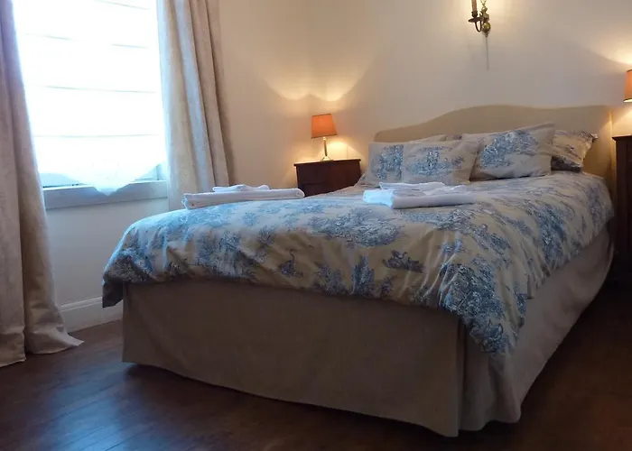 Le Logis Alexandra Bed & Breakfast 4*
